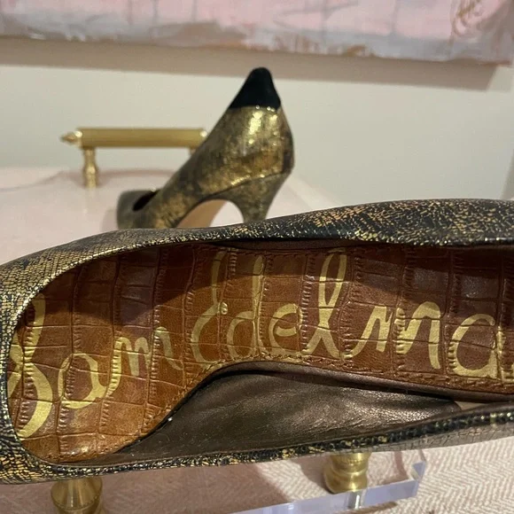 Sam Edelman Black and Gold Heels - Picture 4 of 7